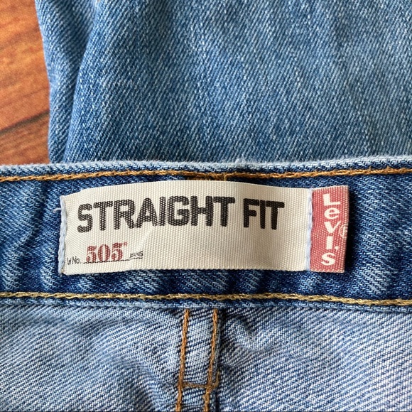 Levi’s 505 Light/Medium Wash Jeans - Picture 7 of 9
